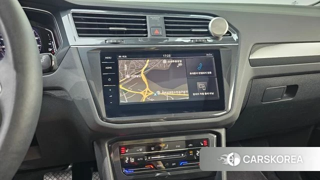 Volkswagen Tiguan second Generation 2024 Белый из Кореи, фото 4
