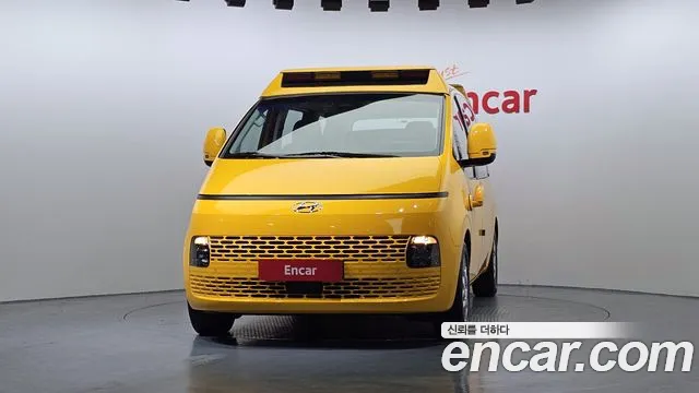 Hyundai Staria 2023 Желтый из Кореи, фото 4