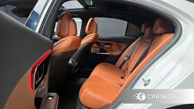 Mercedes-Benz C-Class W206 2022 Белый из Кореи, фото 4