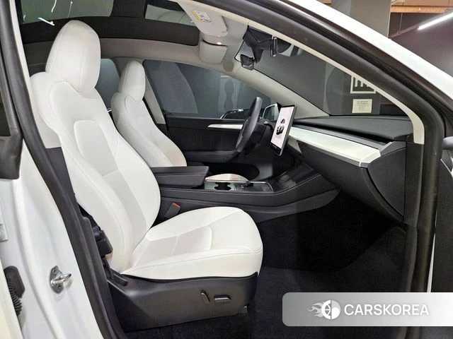 Tesla Model Y 2023 Белый из Кореи, фото 4
