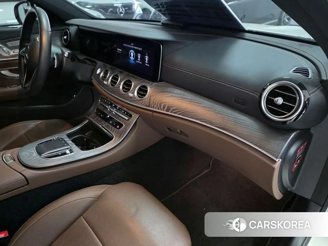 Mercedes-Benz E-Class W213 2022 Белый из Кореи, фото 4