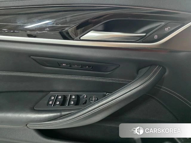 BMW 5 Series (G30) 2018 Белый из Кореи, фото 4