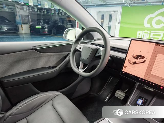 Tesla Model Y 2025 Белый из Китая, фото 4