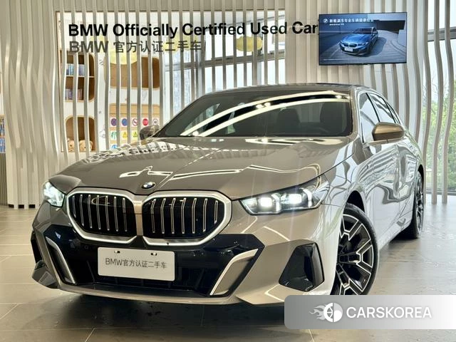 BMW 5 series 2024 Серебристо-серый из Китая, фото 4