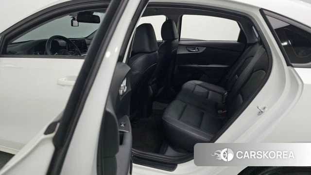 Kia The New K3 2nd generation 2022 Белый из Кореи, фото 4