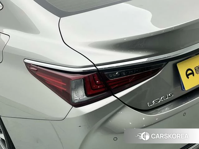 Lexus ES 2021 Серебристо-серый из Китая, фото 4