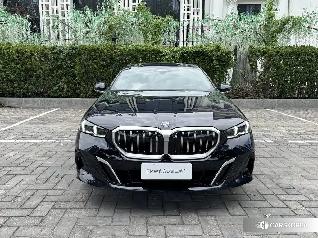 BMW 5 series 2025 Черный из Китая, фото 4
