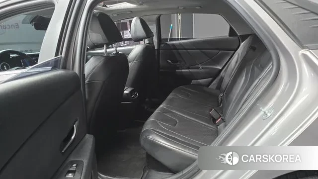 Hyundai Avante Hybrid (CN7) 2021 Серебряный из Кореи, фото 4