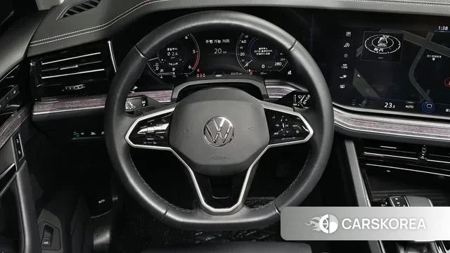 Volkswagen Touareg 3rd generation 2023 Белый из Кореи, фото 4
