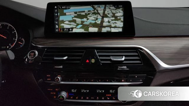 BMW 5 Series (G30) 2018 Белый из Кореи, фото 4