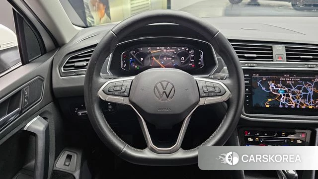 Volkswagen Tiguan second Generation 2023 Белый из Кореи, фото 4