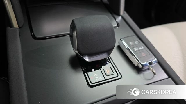 Land Rover Discovery Sports 2nd Generation 2025 Белый двухцветный из Кореи, фото 4