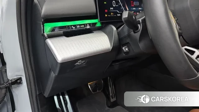 BMW 5 Series (G60) 2023 Светло-серебряный цвет из Кореи, фото 4