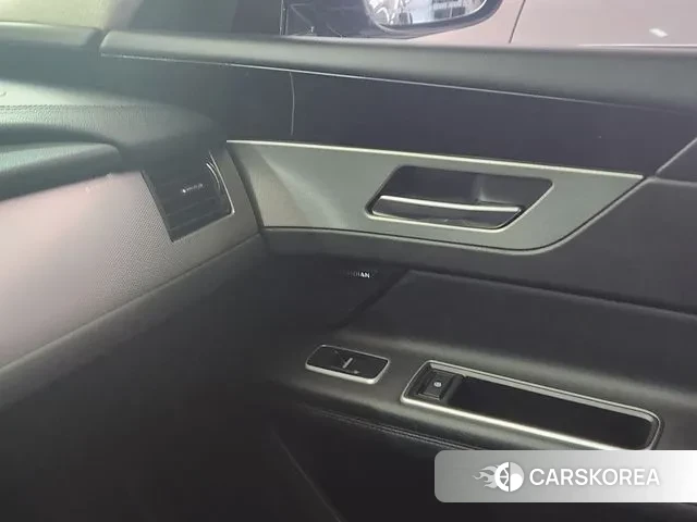 Jaguar XF (X260) 2019 Черный из Кореи, фото 4