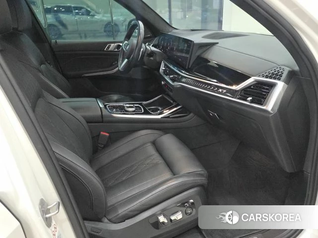 BMW X7 (G07) 2023 Белый из Кореи, фото 4