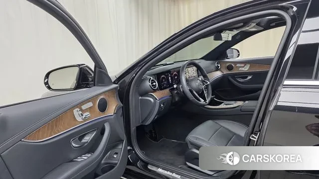 Mercedes-Benz E-Class W213 2022 Черный из Кореи, фото 4