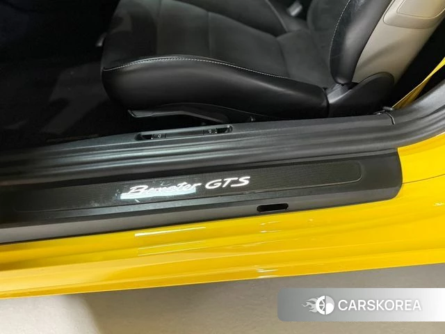 Porsche 718 Boxster 2021 Желтый из Кореи, фото 4