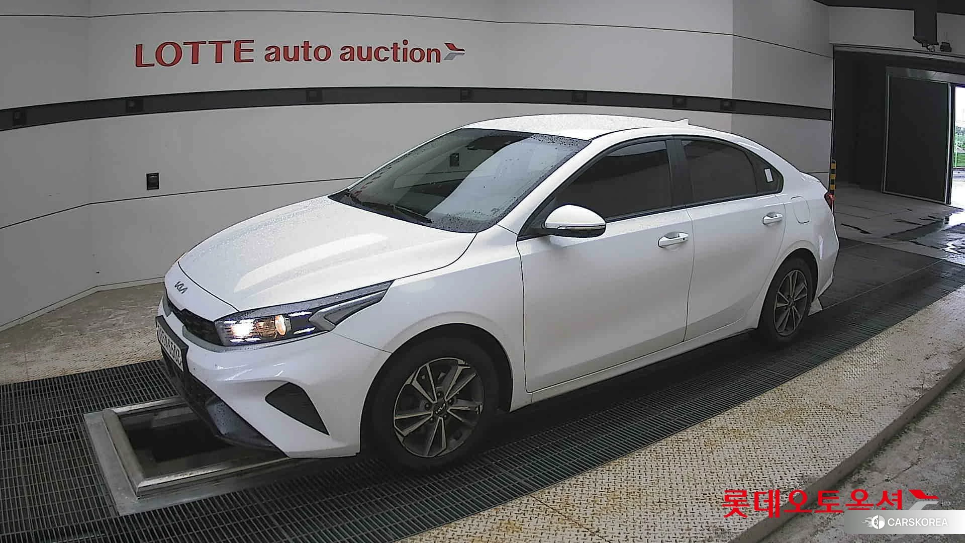 Kia K3 2022 Snow White Pearl из Кореи, фото 4