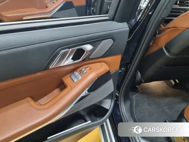 BMW X7 (G07) 2022 Черный из Кореи, фото 4