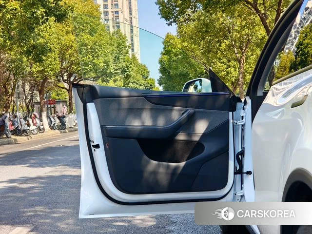 Tesla Model Y 2026 Белый из Китая, фото 4