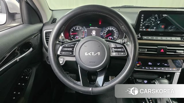 Kia Seltos 2022 Белый из Кореи, фото 4