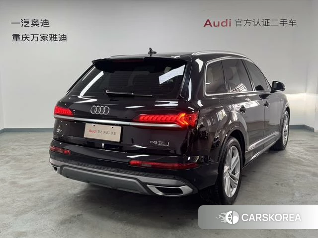 Audi Q7 2021 Черный из Китая, фото 4