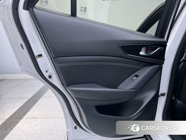 Mazda CX-4 2023 Белый из Китая, фото 4