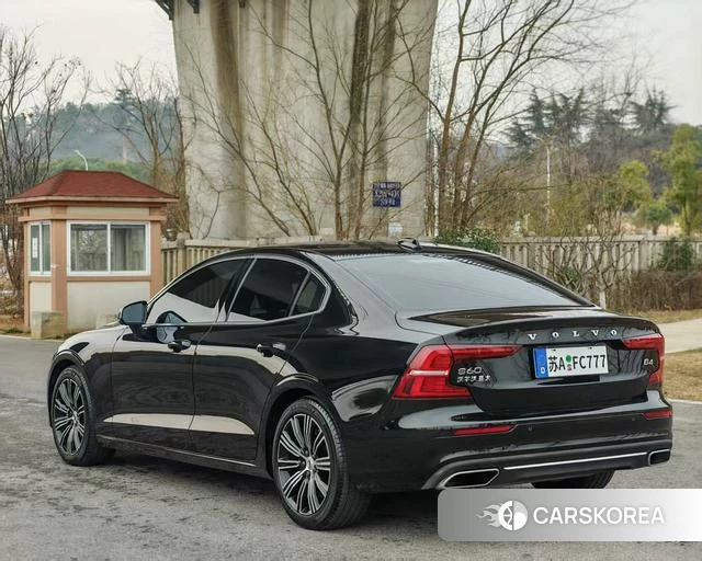 Volvo S60 2022 Черный из Китая, фото 4