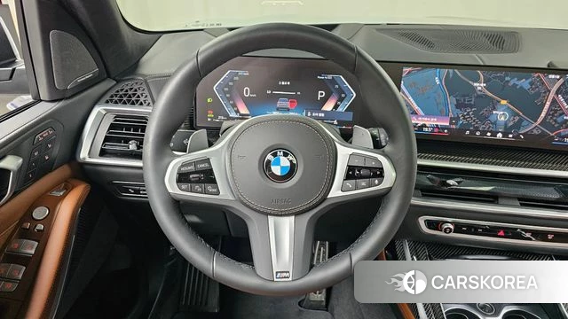 BMW X7 (G07) 2024 Светло-серебряный цвет из Кореи, фото 4
