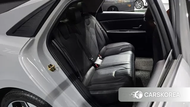 Hyundai Avante Hybrid (CN7) 2023 Серебристо-серый из Кореи, фото 4