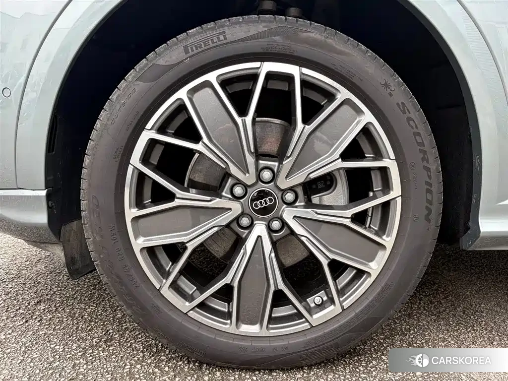 Audi Q5L 2025 Silver/gray из Китая, фото 4