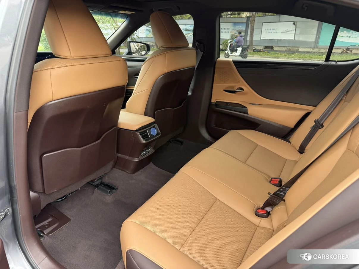 Lexus ES 2019 Темно-серый из Китая, фото 4