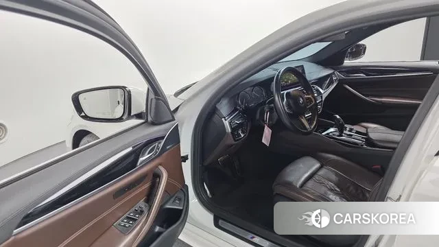 BMW 5 Series (G30) 2018 Белый из Кореи, фото 4