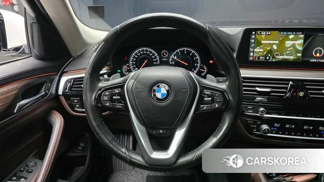 BMW 5 Series (G30) 2018 Белый из Кореи, фото 4