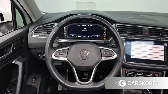 Volkswagen Tiguan second Generation 2022 Белый из Кореи, фото 4