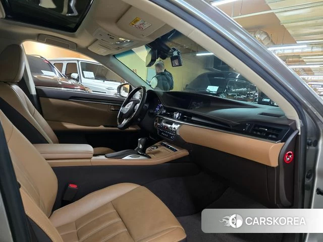 Lexus New ES300h 2018 Серый из Кореи, фото 4