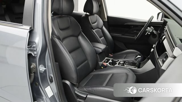 Ssangyong Beautiful Korando 2021 Серебристо-серый из Кореи, фото 4