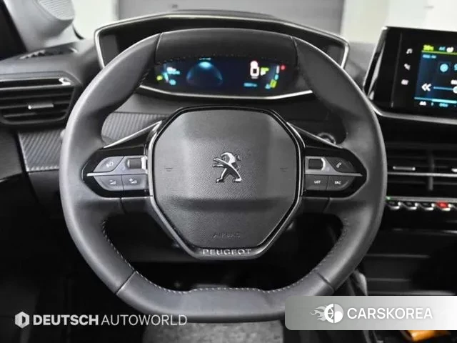 Peugeot e-208 second Generation 2022 Белый из Кореи, фото 4