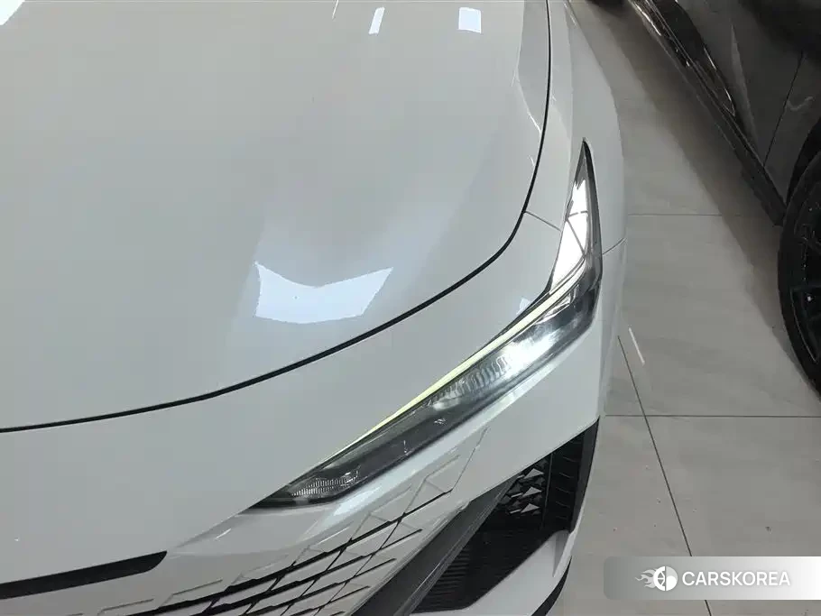 Chang'an Changan UNI-V 2024 Белый из Китая, фото 4