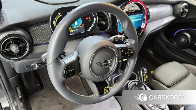 Mini Cooper Electric 2023 Черный из Кореи, фото 4