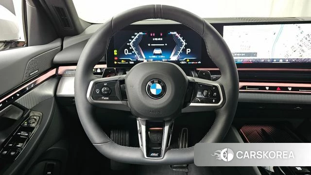 BMW 5 Series (G60) 2025 Белый из Кореи, фото 4