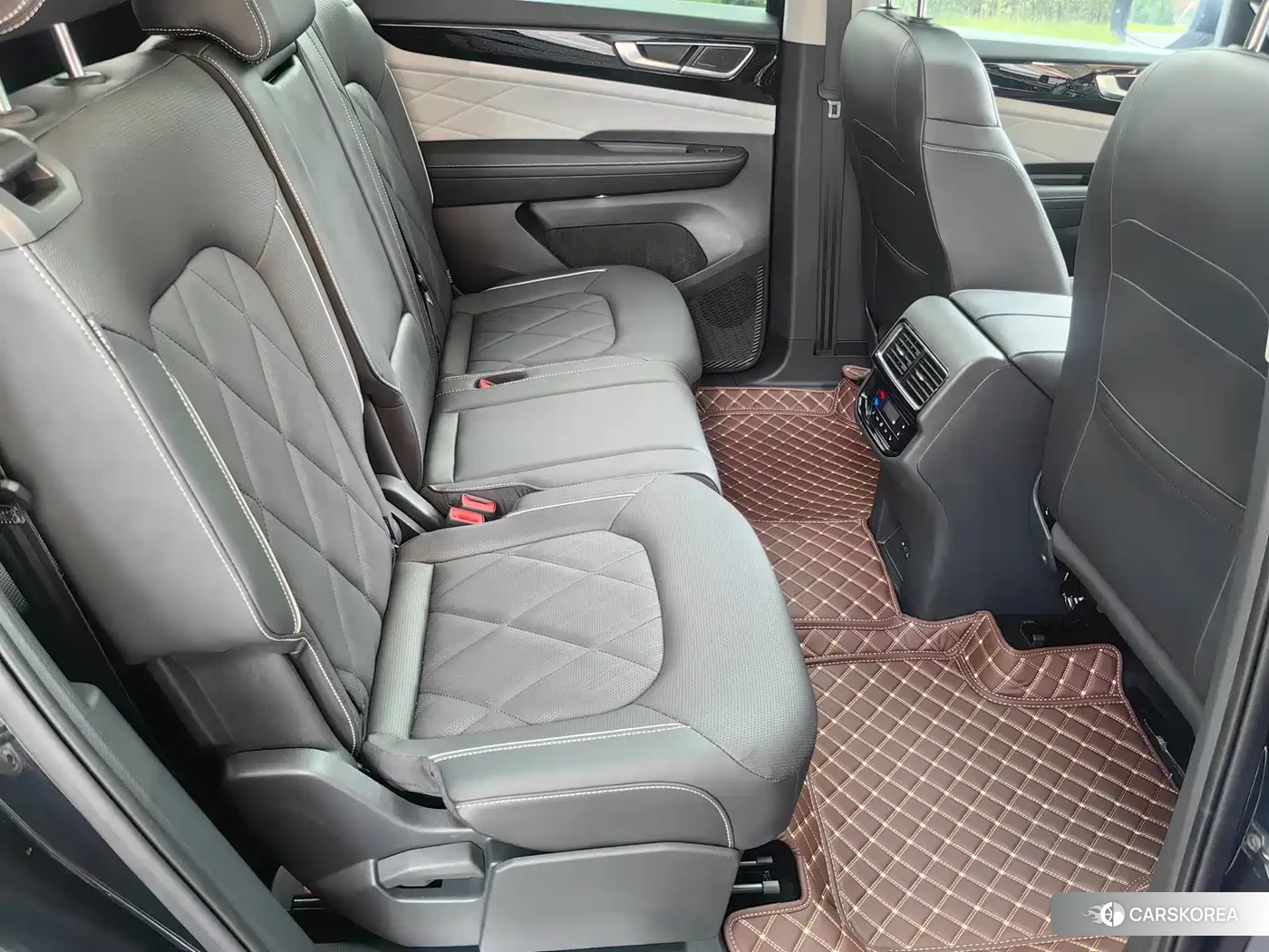 Volkswagen Touareg 2023 Черный из Китая, фото 4