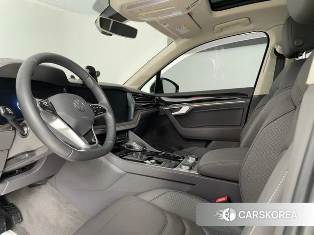 Volkswagen Touareg 2024 Черный из Китая, фото 4