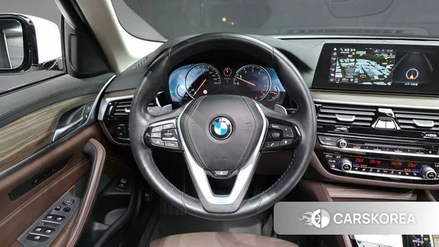 BMW 5 Series (G30) 2018 Белый из Кореи, фото 4