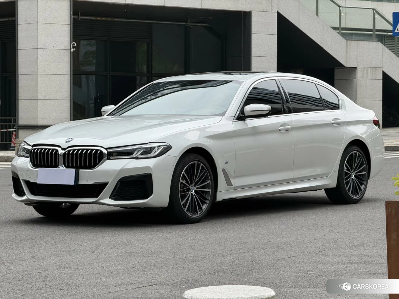 BMW 5 series 2021 Белый из Китая, фото 4