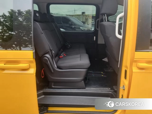 Hyundai Staria 2021 Желтый из Кореи, фото 4