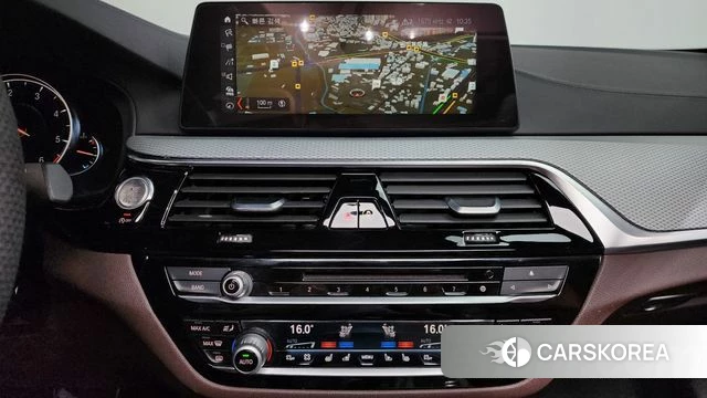 BMW 5 Series (G30) 2018 Белый из Кореи, фото 4