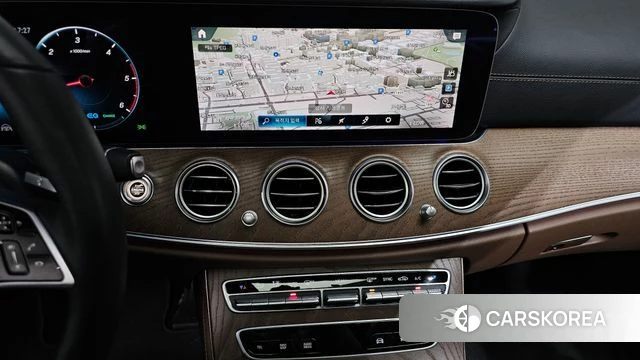 Mercedes-Benz E-Class W213 2023 Белый из Кореи, фото 4