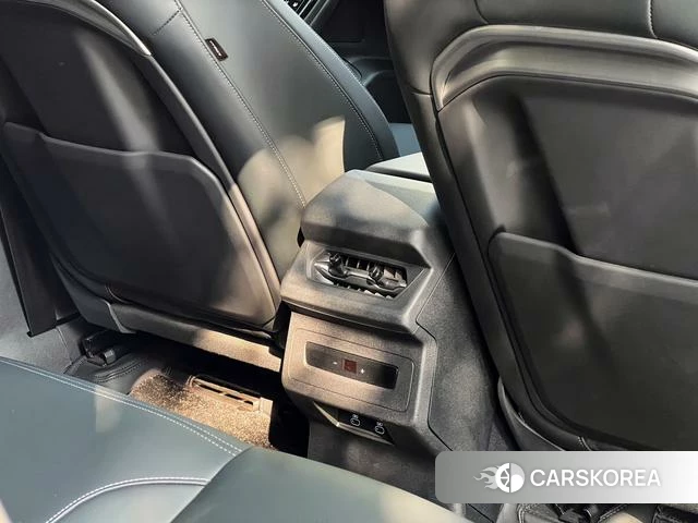 Audi Q6L e-tron 2025 Белый из Китая, фото 4