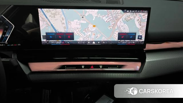 BMW 5 Series (G60) 2026 Светло-серебряный цвет из Кореи, фото 4